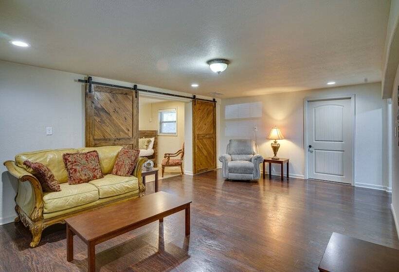 Louisiana Abode   Balcony, Pool Table & Lake Views