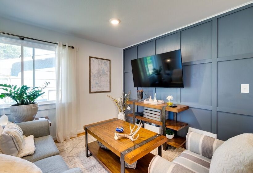 Loveland Retreat W/ Bicycles, Deck & Fire Pit!