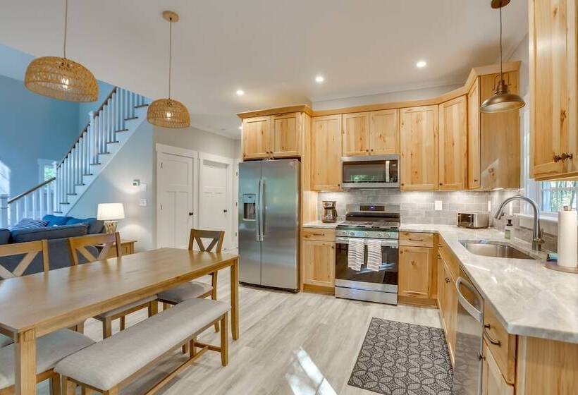 Lovely Kerr Lake House W/ Private Dock!