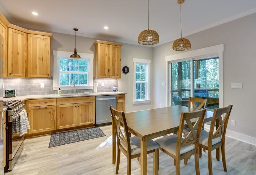 Lovely Kerr Lake House W/ Private Dock!