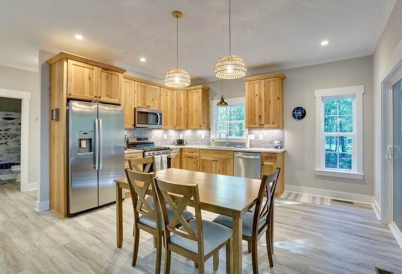 Lovely Kerr Lake House W/ Private Dock!