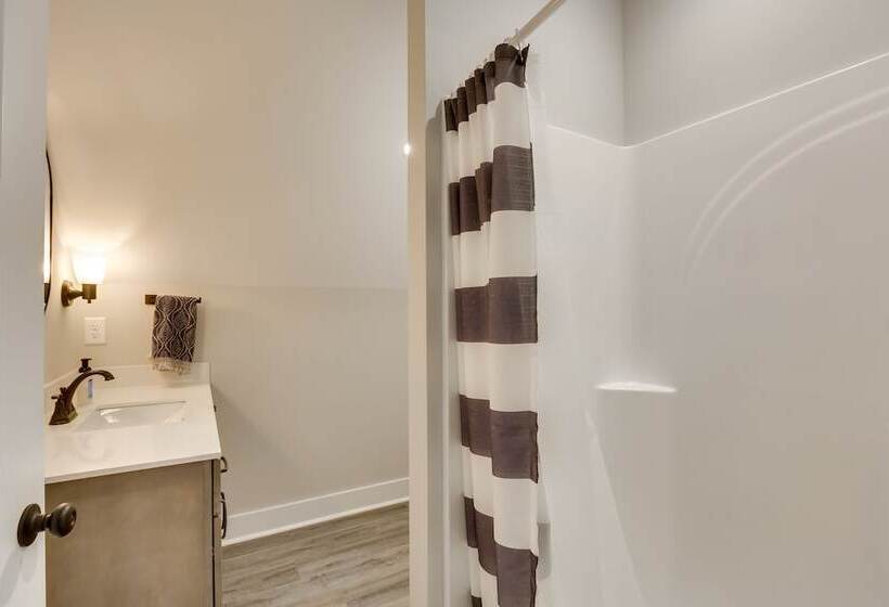 Lovely Kerr Lake House W/ Private Dock!