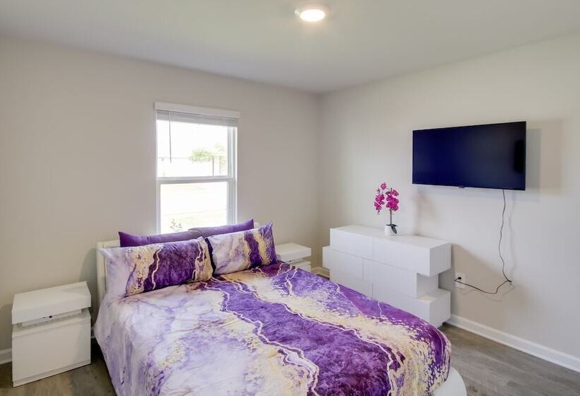 3 Mi To Steve S Marina: Long Beach Home W/ Patio