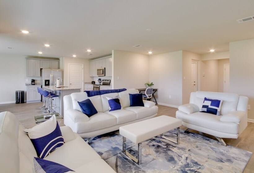 3 Mi To Steve S Marina: Long Beach Home W/ Patio