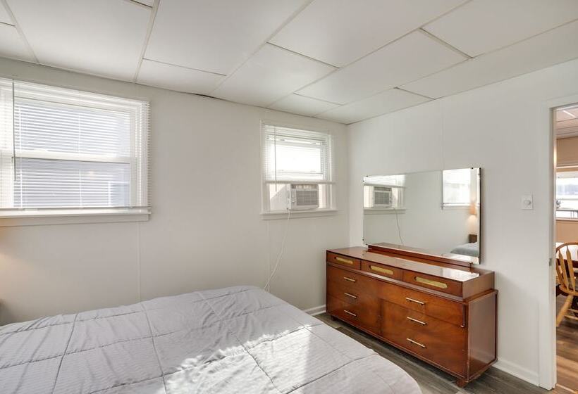 Sister Lakes Cottage W/ Dock & Grill!