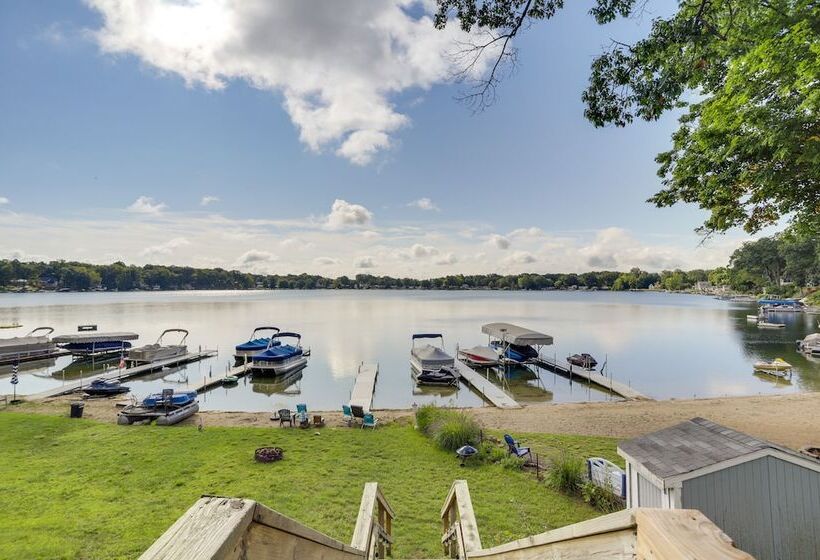 Sister Lakes Cottage W/ Dock & Grill!