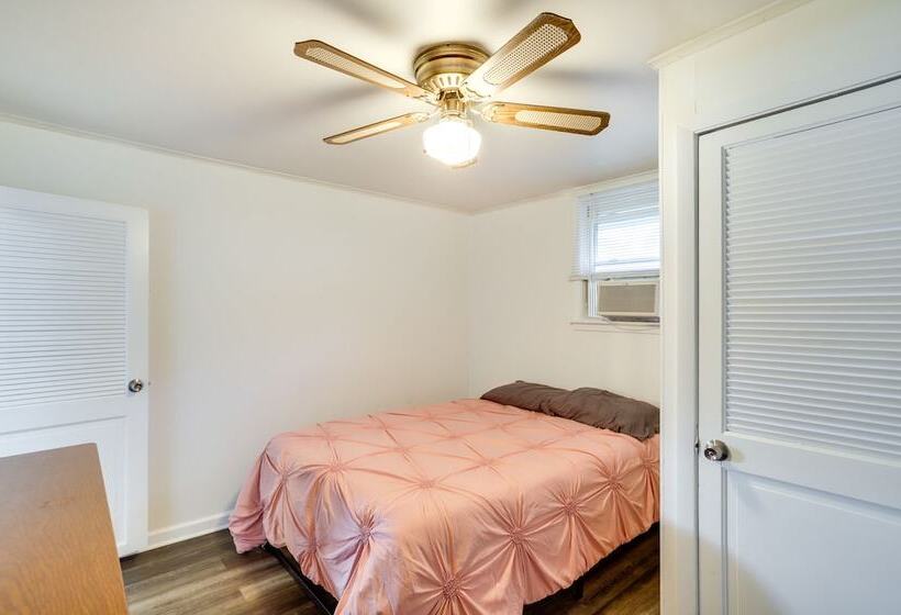 Sister Lakes Cottage W/ Dock & Grill!