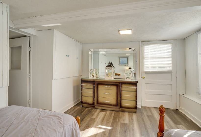 Sister Lakes Cottage W/ Dock & Grill!