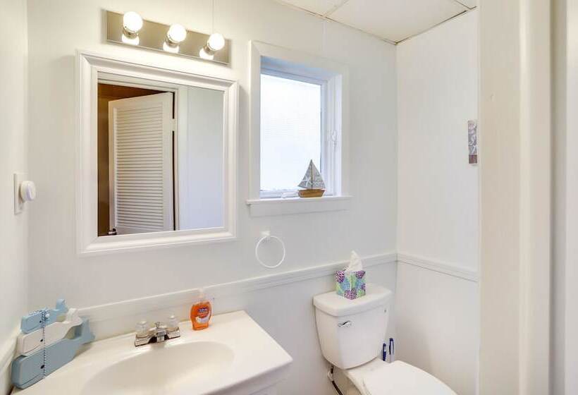 Sister Lakes Cottage W/ Dock & Grill!