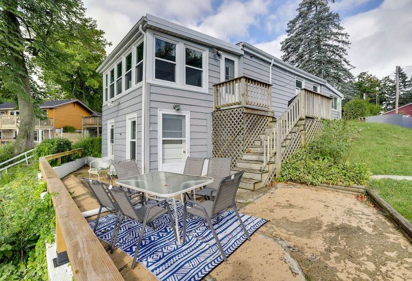 Sister Lakes Cottage W/ Dock & Grill!