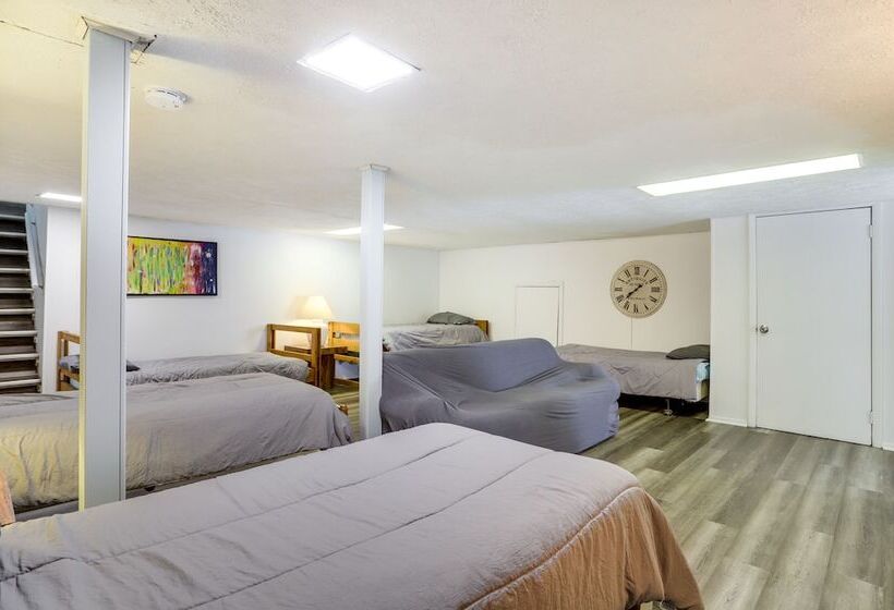 Sister Lakes Cottage W/ Dock & Grill!