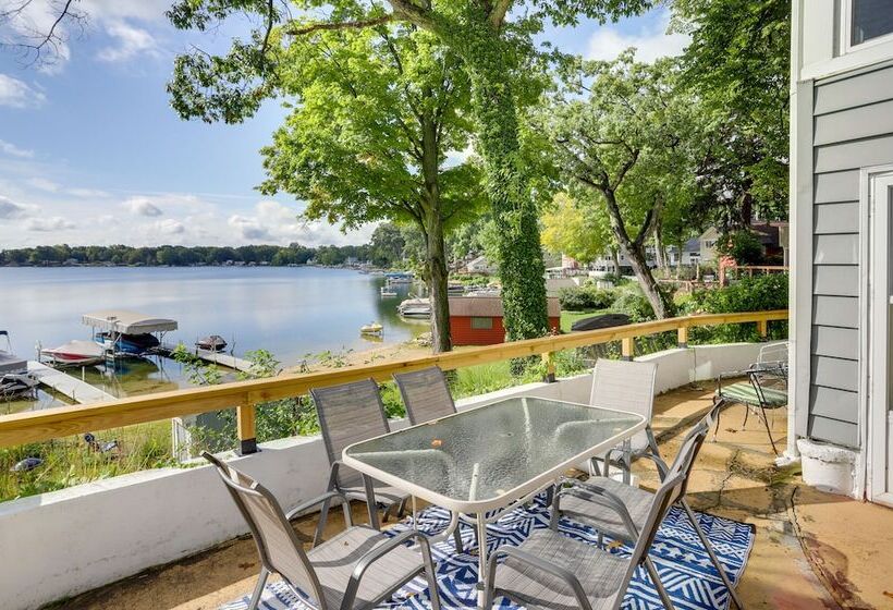 Sister Lakes Cottage W/ Dock & Grill!