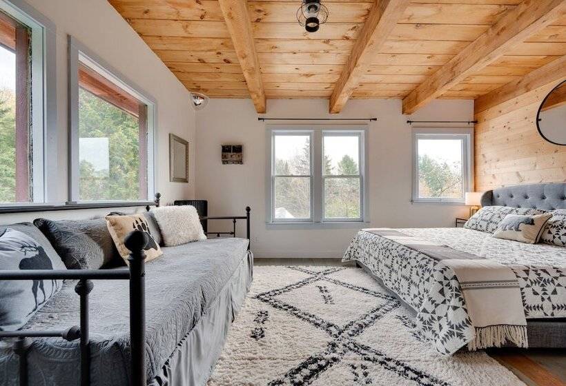 Luxe 14 Acre Vermont Countryside Lodge!