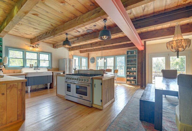 Luxe 14 Acre Vermont Countryside Lodge!