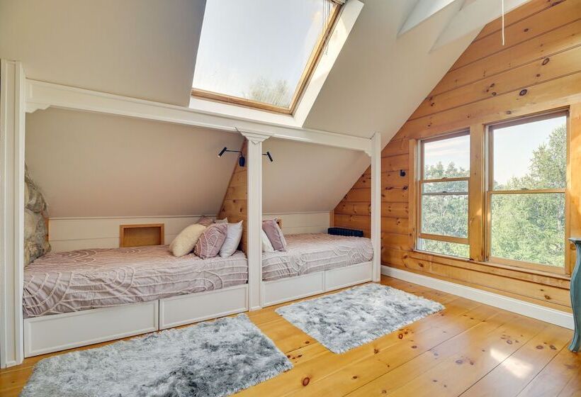 Luxe 14 Acre Vermont Countryside Lodge!