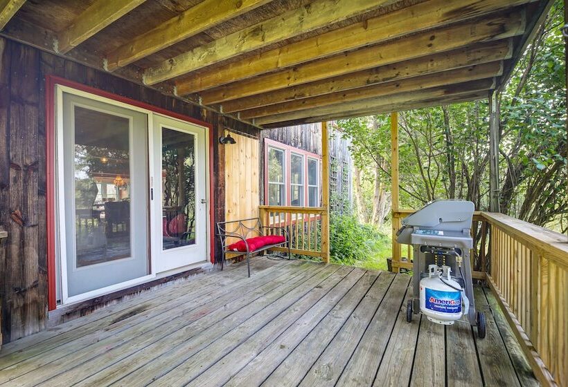 Luxe 14 Acre Vermont Countryside Lodge!