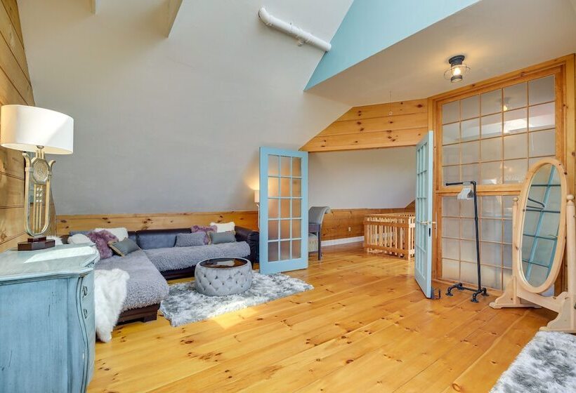 Luxe 14 Acre Vermont Countryside Lodge!