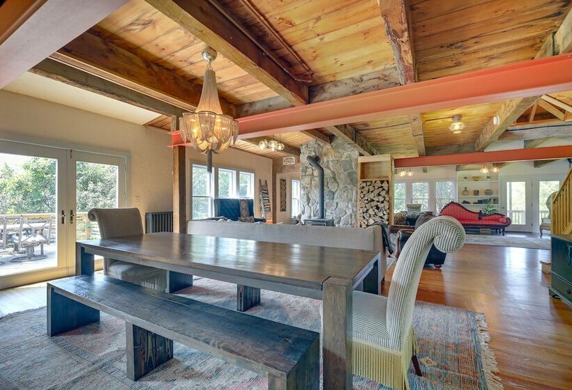 Luxe 14 Acre Vermont Countryside Lodge!