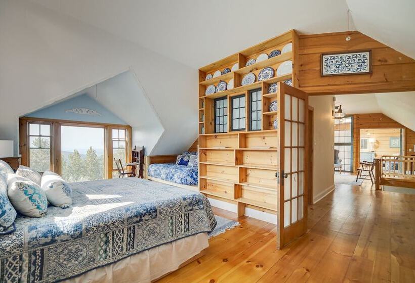 Luxe 14 Acre Vermont Countryside Lodge!