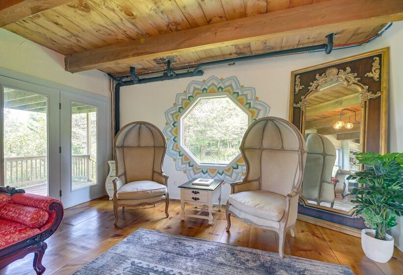 Luxe 14 Acre Vermont Countryside Lodge!