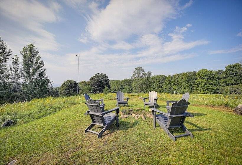 Luxe 14 Acre Vermont Countryside Lodge!