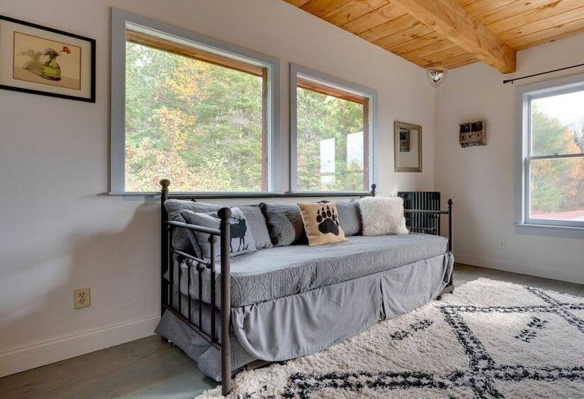 Luxe 14 Acre Vermont Countryside Lodge!