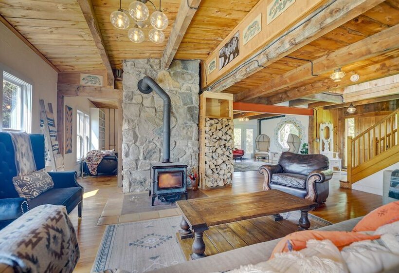 Luxe 14 Acre Vermont Countryside Lodge!