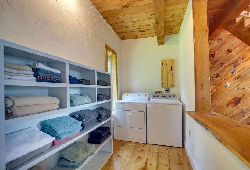 Luxe 14 Acre Vermont Countryside Lodge!