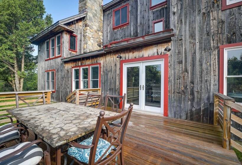 Luxe 14 Acre Vermont Countryside Lodge!