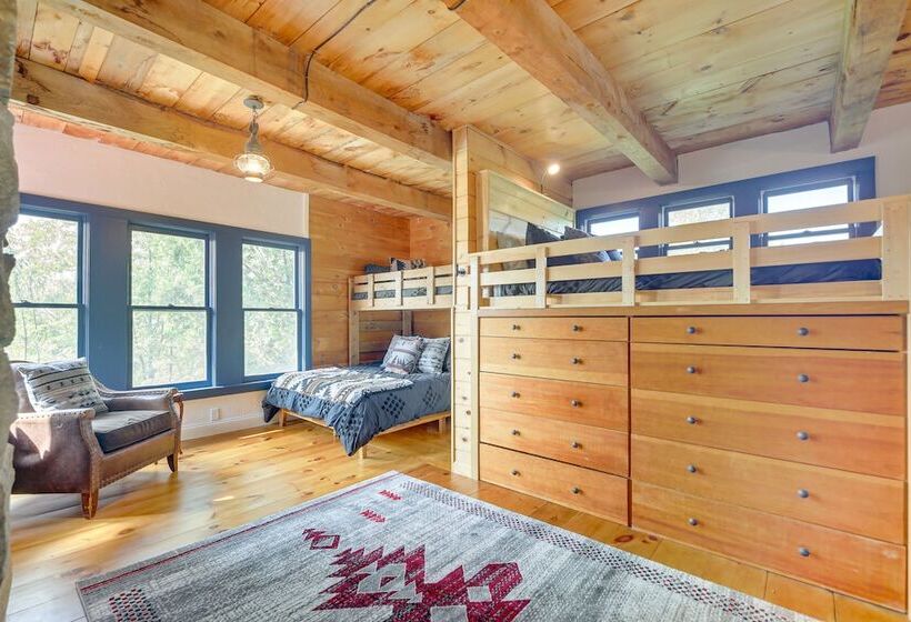 Luxe 14 Acre Vermont Countryside Lodge!