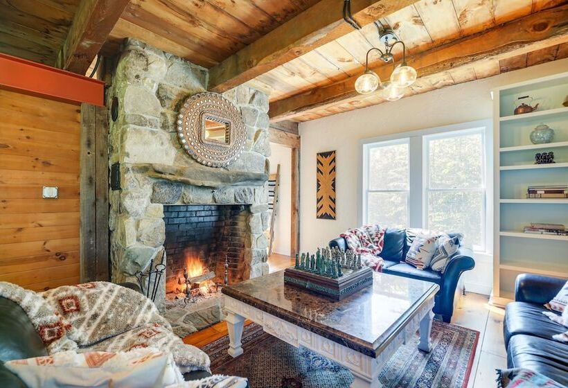 Luxe 14 Acre Vermont Countryside Lodge!