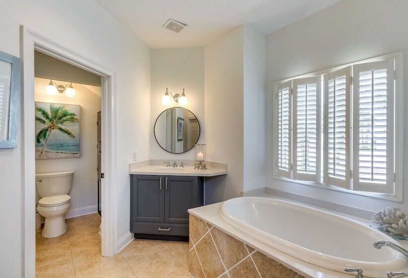 Luxe Gulf Breeze Home W/ Patios   4 Mi To Beaches!