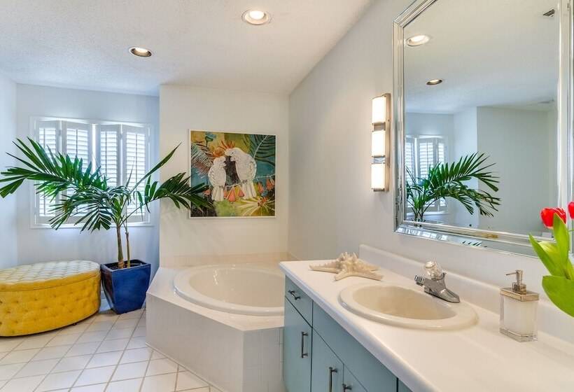 Luxe Gulf Breeze Home W/ Patios   4 Mi To Beaches!