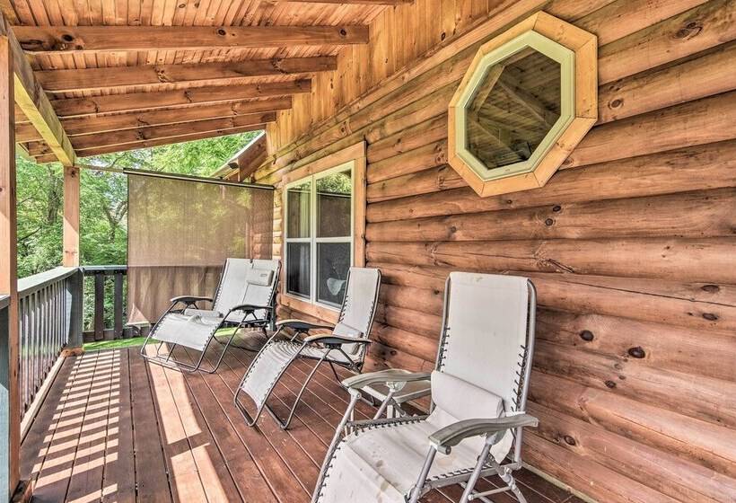 Maggie Valley Family Cabin W/ Porch & Fire Pit!