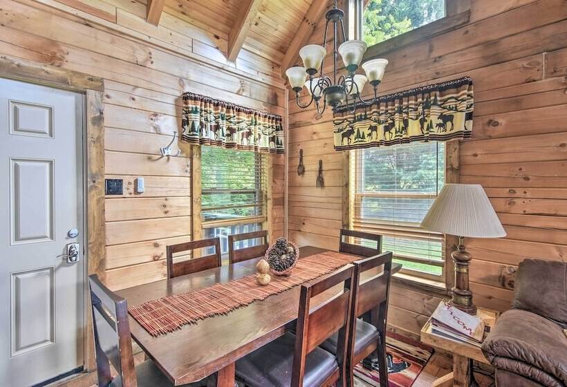 Maggie Valley Family Cabin W/ Porch & Fire Pit!
