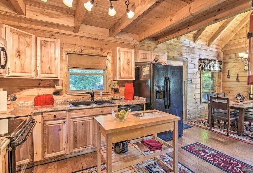 Maggie Valley Family Cabin W/ Porch & Fire Pit!