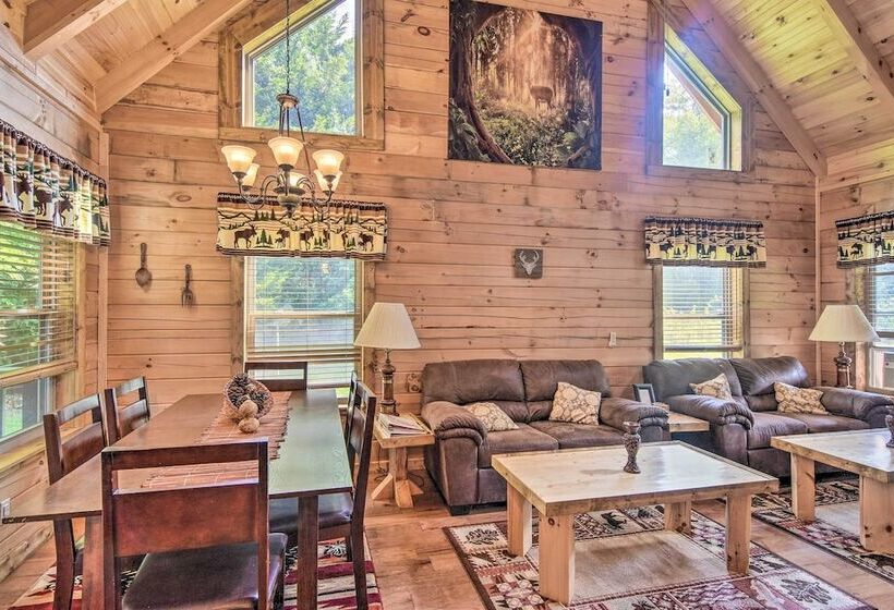 Maggie Valley Family Cabin W/ Porch & Fire Pit!