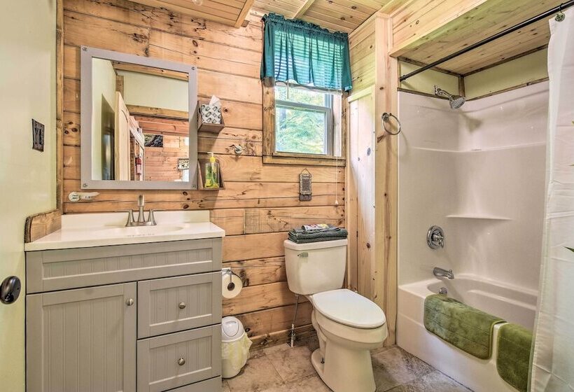 Maggie Valley Family Cabin W/ Porch & Fire Pit!