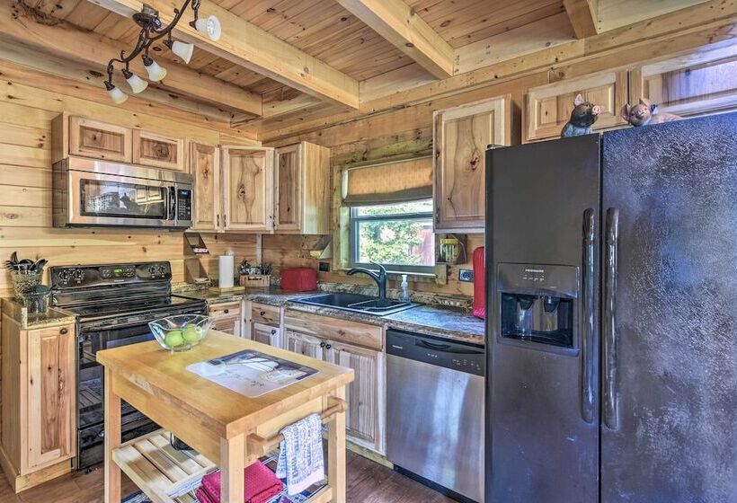 Maggie Valley Family Cabin W/ Porch & Fire Pit!