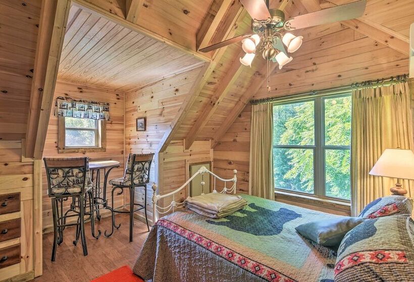 Maggie Valley Family Cabin W/ Porch & Fire Pit!