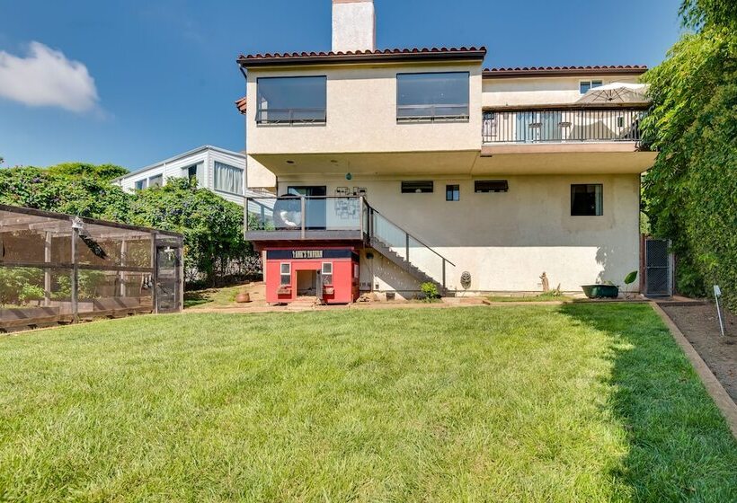 Malibu Retreat W/ Balcony & Mountain Views