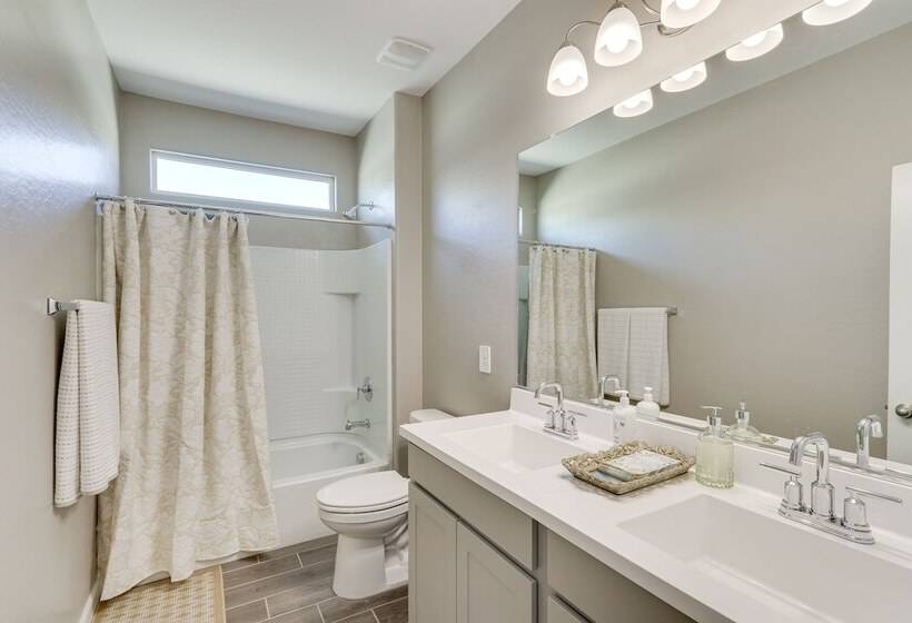 Maricopa Home W/ Yard   1 Mi To Harrahs Casino!