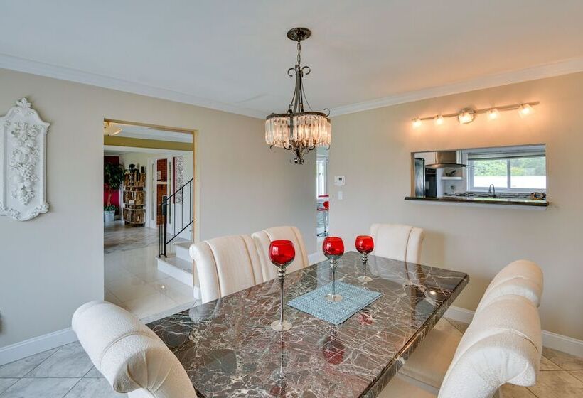 Medford Home W/ Pool, Near Golf Courses!