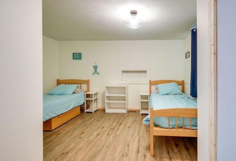 Meredith Home W/ Deck: 6 Mi To Lake Winnipesaukee!