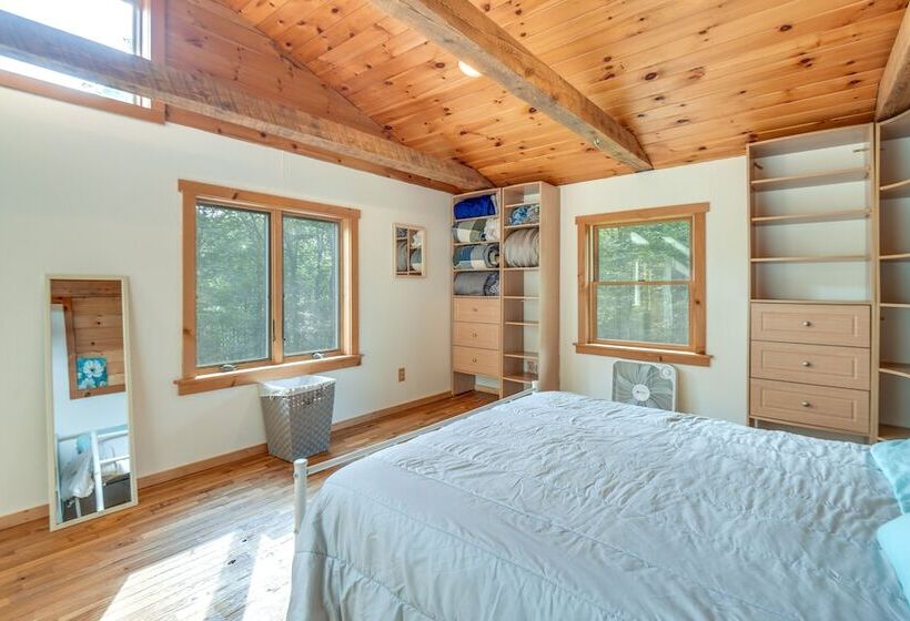 Meredith Home W/ Deck: 6 Mi To Lake Winnipesaukee!