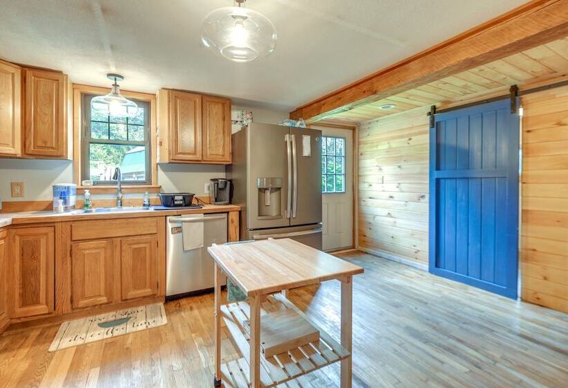 Meredith Home W/ Deck: 6 Mi To Lake Winnipesaukee!