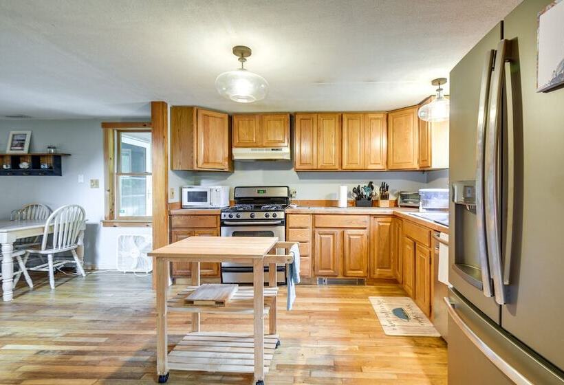 Meredith Home W/ Deck: 6 Mi To Lake Winnipesaukee!