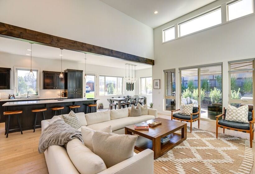 Modern Bend Home W/ Private Hot Tub & Fireplace