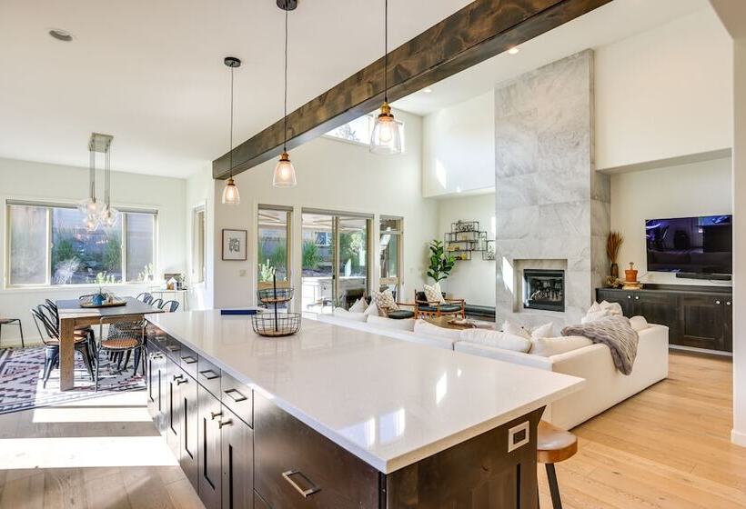 Modern Bend Home W/ Private Hot Tub & Fireplace