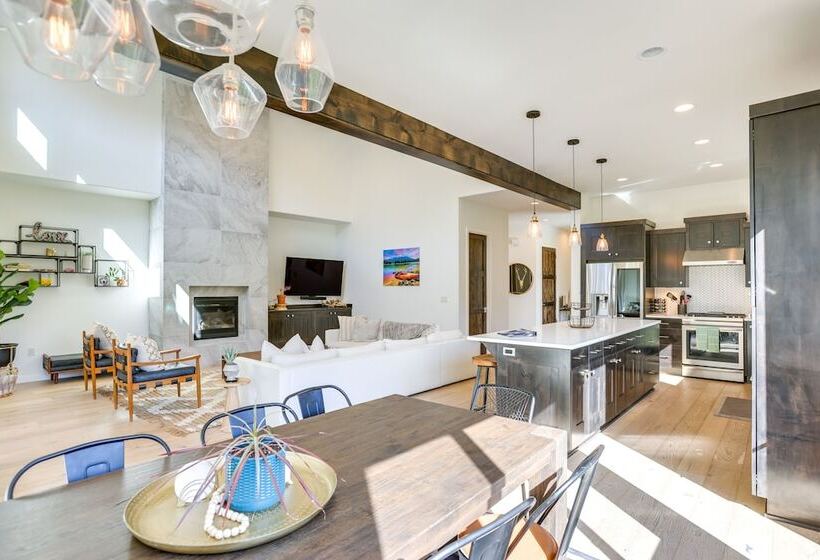 Modern Bend Home W/ Private Hot Tub & Fireplace